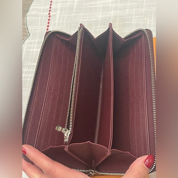 LOUIS VUITTON Zippy Lock Me Leather Wallet - Picture 6 of 14